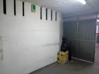 Parking voiture à Carrer de valeri saleta 30. Espacio cerrado en planta sótano – ideal como trastero o aparcam