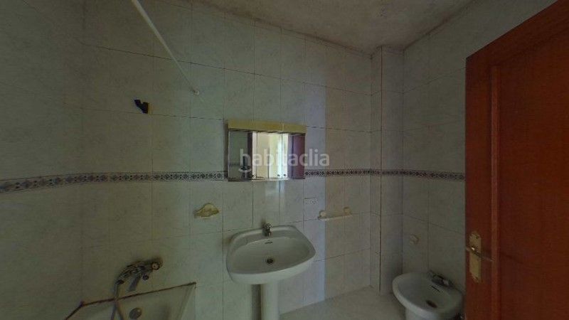 Foto c2d8f837-16c2-461e-951b-3c17f790b708. Pis a Sant Crist Badalona