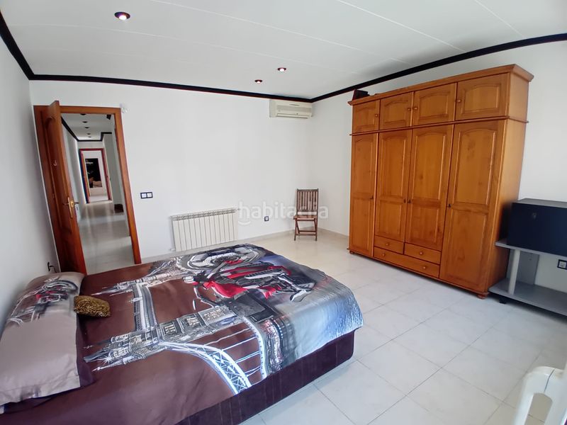 Foto 3a4e2e65-5ea6-4bde-9838-1ed0fd8c5da8. Casa amb xemeneia calefacció aparcament a Calella