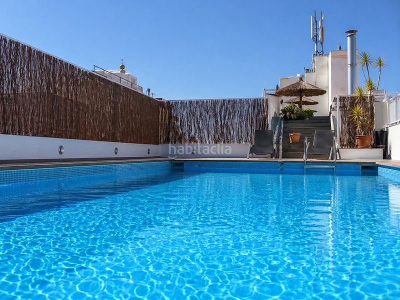 Foto c4851a07-8b91-4499-96d4-2df930726107. Edifici amb piscina a Calella