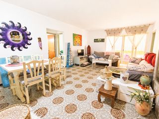 Pis  Carrer josep carner. Piso de 130 m² con gran balcón y tres habitaciones dobles