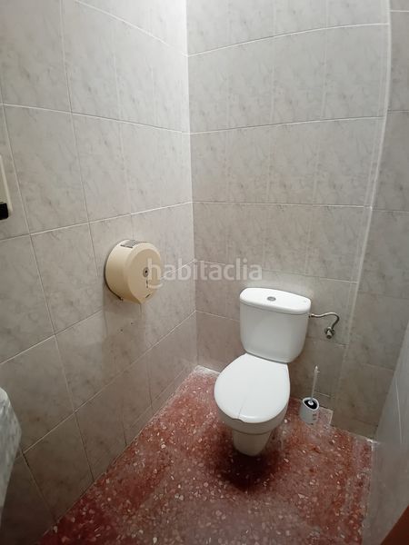 Foto e170824f-53ba-4b9a-8edf-ea80cfb94b4c. Edifici amb piscina a Sagrada Família Barcelona