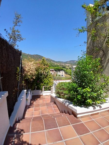 Foto 6a45b973-3c1d-4ec2-9d98-d34c2eb31deb. Reihenhaus mit kamin heizung parking pool in Calella