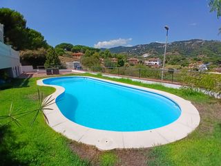 Maison jumelée à Calella. 6 habitaciones, piscina y vistas: una casa para disfrutar