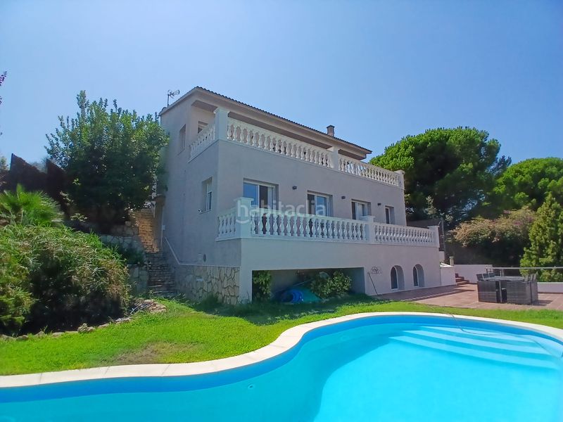 Foto a0bbd75f-a7a2-40e5-a862-4ca3940dfb19. Reihenhaus mit kamin heizung parking pool in Calella