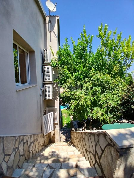 Foto aa598f39-03ea-471a-bf01-f53daa232039. Reihenhaus mit kamin heizung parking pool in Calella