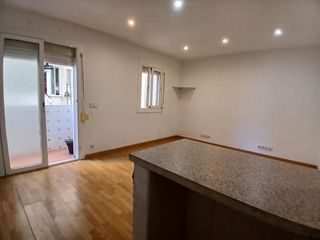 Miete Etagenwohnung in N/a 40. Piso en alquiler en badalona - ¡ideal para una vida urbana confo