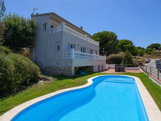 Chalet  Plaça de catalunya. Casa adosada en venta en calella