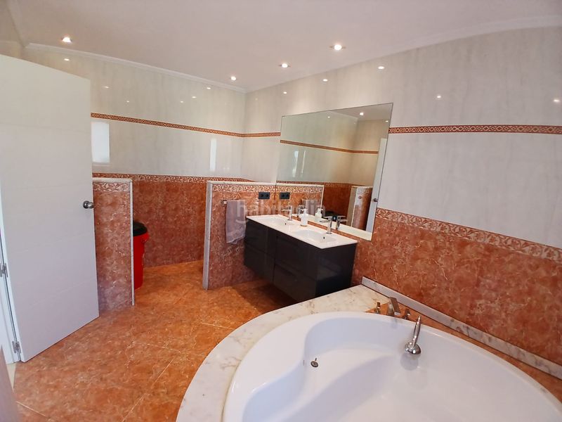 Foto a5ecf1fb-a589-47b6-b72d-70d49e535f2c. Xalet amb aparcament piscina a Dreta de l´Eixample Barcelona