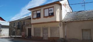 Maison à Cubillos del Sil. Casa de pueblo con negocio