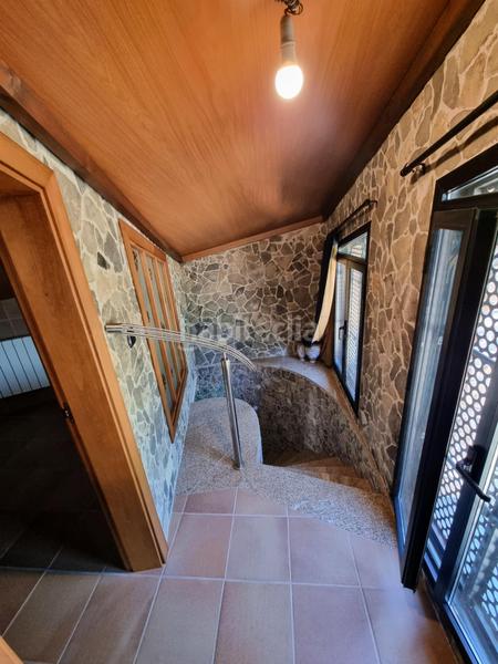 Foto 0c1544c1-73f7-4549-99f8-ef2c722553c9. Casa amb calefacció aparcament piscina a Flores de Sil - La Placa Ponferrada