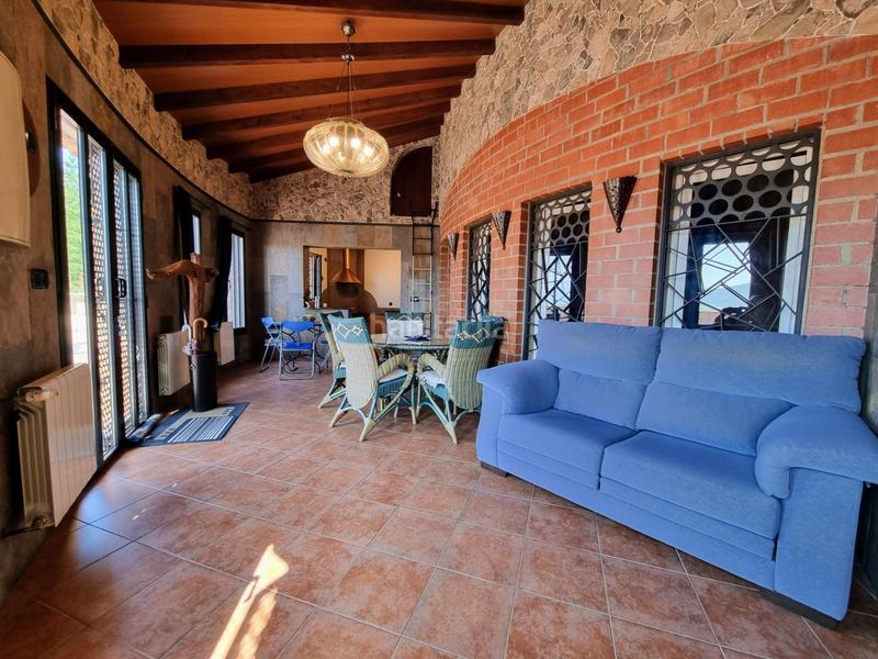 Foto 15a89958-efa3-4552-8f92-8f5f43ce927e. Casa amb calefacció aparcament piscina a Flores de Sil - La Placa Ponferrada