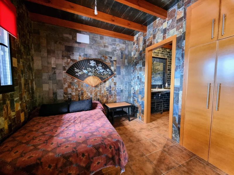 Foto 218f1256-8380-4870-ae9b-0b43f5b2aa19. Casa amb calefacció aparcament piscina a Flores de Sil - La Placa Ponferrada