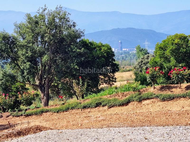 Foto 29e78d27-dc5d-4a53-8d7e-4e4ccae2a561. Casa amb calefacció aparcament piscina a Flores de Sil - La Placa Ponferrada