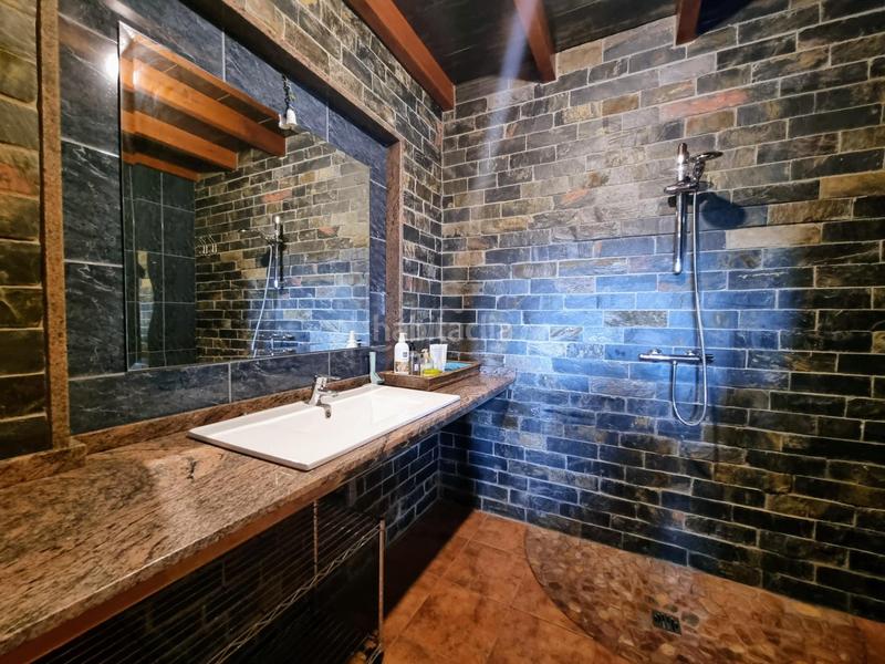 Foto 9889b897-f82a-49c0-8221-9115ea64f900. Casa amb calefacció aparcament piscina a Flores de Sil - La Placa Ponferrada