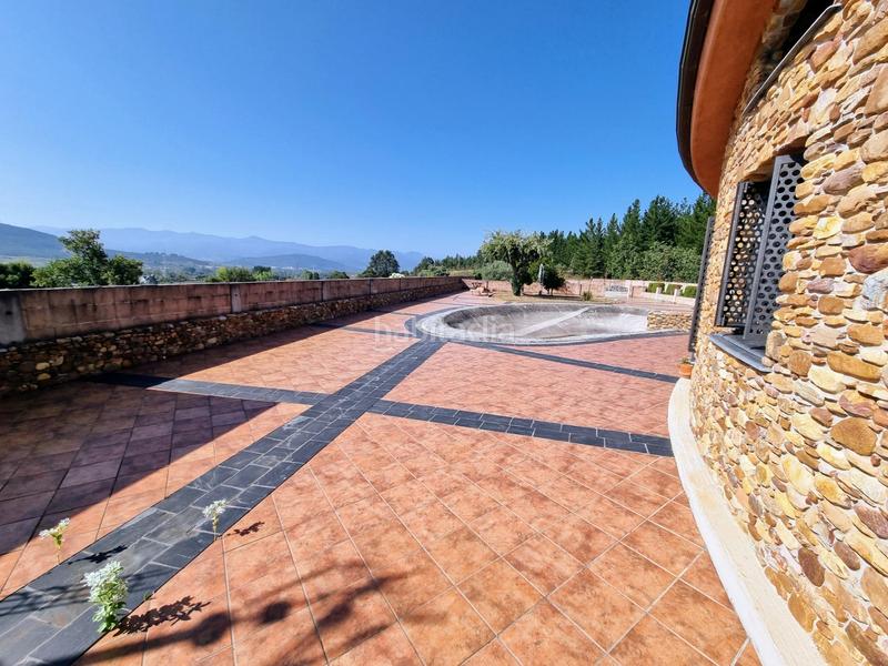 Foto a58bd2f9-3fb6-460c-a7ff-a4ba702078a7. Casa amb calefacció aparcament piscina a Flores de Sil - La Placa Ponferrada