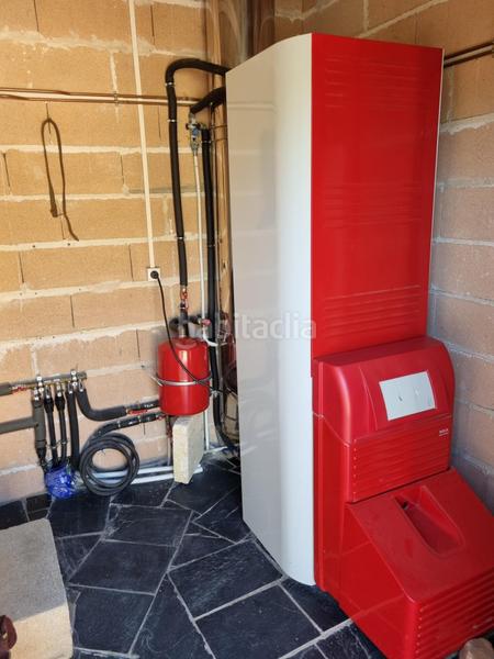 Foto bb655b14-7bd9-49d9-8904-c2072570d91c. Casa amb calefacció aparcament piscina a Flores de Sil - La Placa Ponferrada