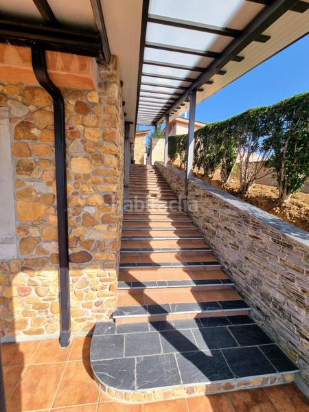 Foto d1e0e429-cb7f-433a-a657-81c27a10fbbf. Casa amb calefacció aparcament piscina a Flores de Sil - La Placa Ponferrada