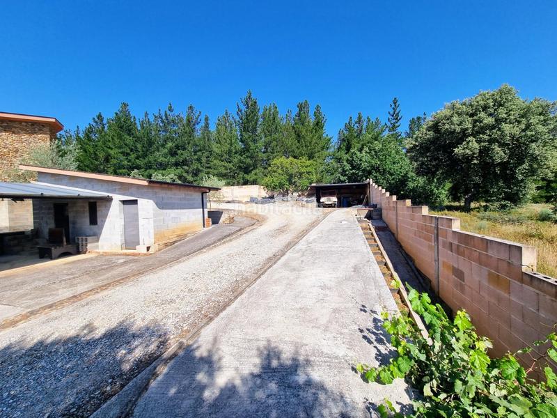 Foto ea7b58b0-7ac2-40f9-95e0-bade430956d3. Casa amb calefacció aparcament piscina a Flores de Sil - La Placa Ponferrada