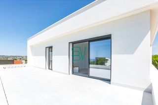 Chalet in L´Aragai. Espectacular villa moderna con piscina, terreno plano y vistas a