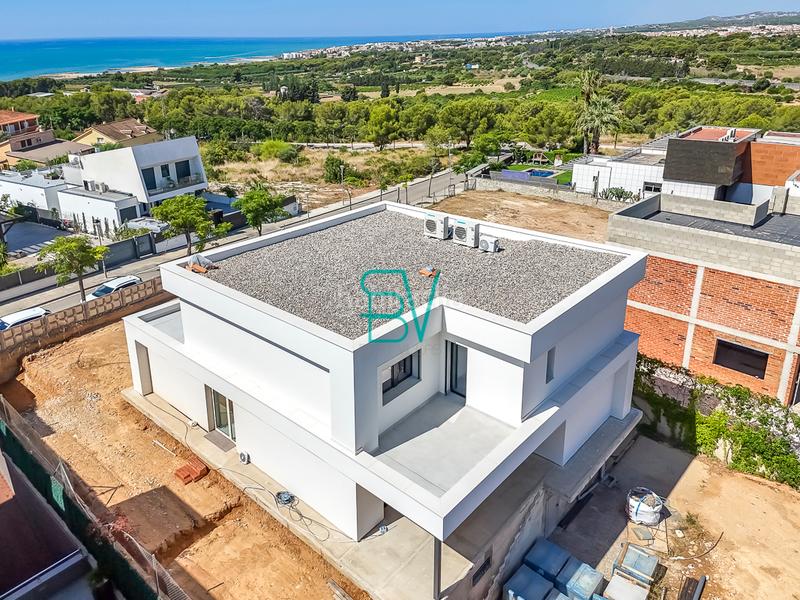 Foto 86180909-e699-4f3b-9d0b-9803d9310d2f. Chalet con riscaldamento parcheggio piscina in L´Aragai Vilanova i la Geltrú