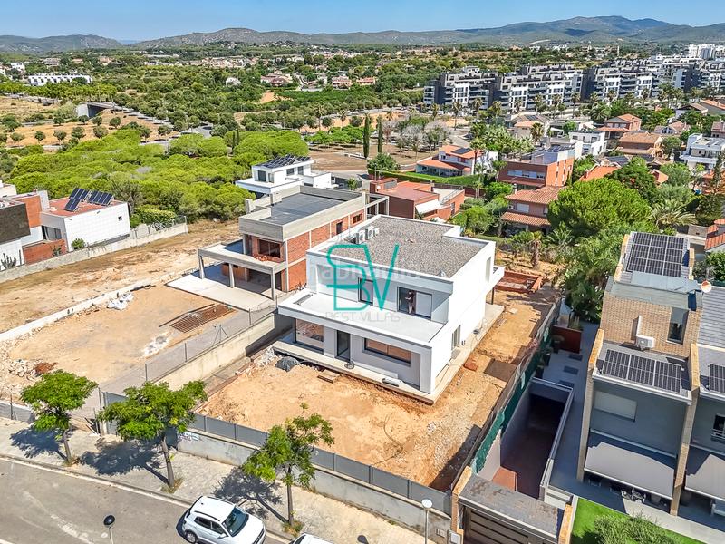 Foto aa0e7ab6-1473-46ee-9d44-e3d8d61061a3. Chalet con riscaldamento parcheggio piscina in L´Aragai Vilanova i la Geltrú