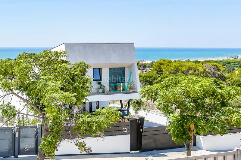 Foto bea523fe-84b4-48b3-bb23-063761e9e344. Chalet con riscaldamento parcheggio piscina in L´Aragai Vilanova i la Geltrú
