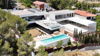 Casa a Vallpineda-Santa Bàrbara. Exclusiva villa moderna con vistas al parque natural del garraf
