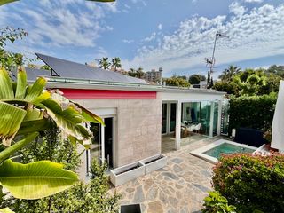 Casa aparellada a Vallpineda - Rocamar. Bungalow completamente reformado con piscina privada, placas sol