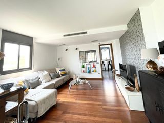 Miete Etagenwohnung  Carrer isidor cartró robert. Increíble piso a 3 vientos de 184 m2, con 4 habitaciónes y pisci