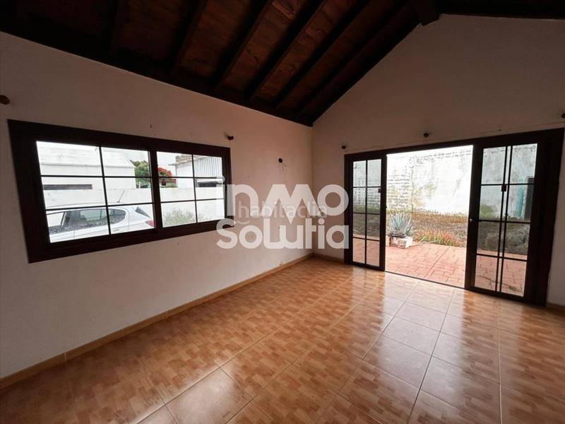 Foto afa8543f-99a5-4062-b1d2-397e26abc10c. Casa bifamiliare con parcheggio in Tinajo