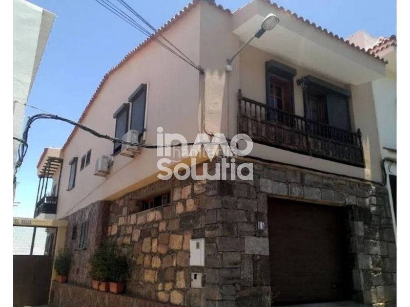 Foto c4f86d08-6f48-4a43-974f-475eb1162143. Casa amb aparcament a Valsequillo de Gran Canaria