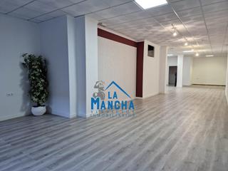 Geschäftsraum  Calle octavio cuartero. Inmobiliaria la mancha vende local comercial en zona feria