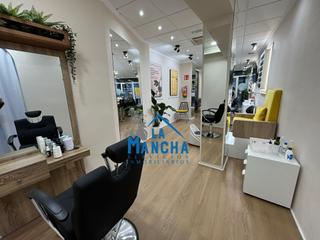 Umzug Geschäftsraum in Feria. Inmobiliaria la mancha traspasa salón de tratamiento de uñas en