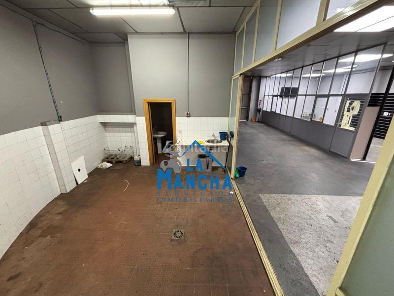 Foto b50e375a-8246-4ee9-91e6-6128d01c21a6. Alquiler local comercial inmobiliaria la mancha alquila local comercial en barrio San Pablo en Albacete