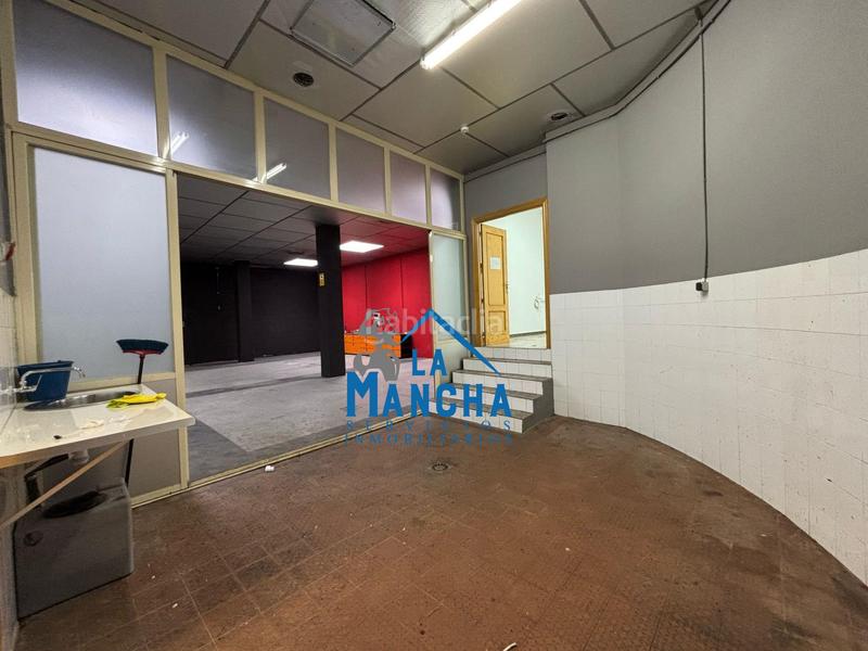 Foto f1c40629-91e4-4b5e-84ba-def3adc57b5e. Alquiler local comercial inmobiliaria la mancha alquila local comercial en barrio San Pablo en Albacete