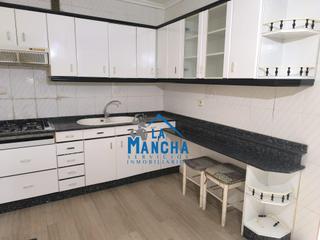 Piso en Feria. Inmobiliaria la mancha vende piso en zona feriaplaza de toros de