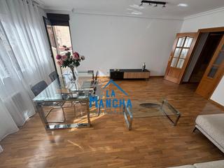 Alquiler Piso  Calle san antonio. Inmobiliaria la mancha alquila piso de 4 dormitorios en zona cen