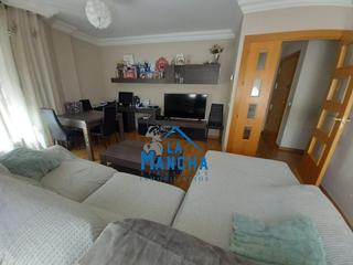 Piso  Calle carmen conde. Inmobiliaria la mancha vende bonito piso de 3 habitaciones en el