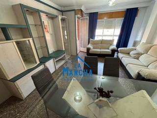 Piso en El Pilar. Inmobiliaria la mancha vende piso en zona barrio del pilarferia