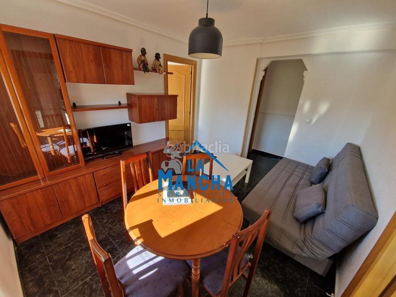 Foto 7d2169a2-417a-4a8f-9c34-39e35acd0ab6. Alquiler piso inmobiliaria la mancha alquila habitacion para estudiantes en zona hospital en Albacete