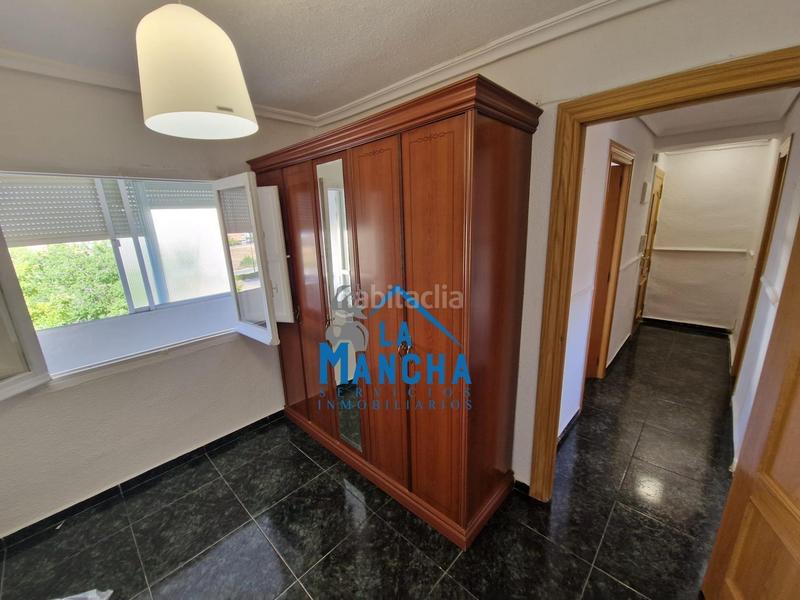 Foto ad2c2b08-8ab2-4216-b1ea-d4dcd7ee3842. Alquiler piso inmobiliaria la mancha alquila habitacion para estudiantes en zona hospital en Albacete