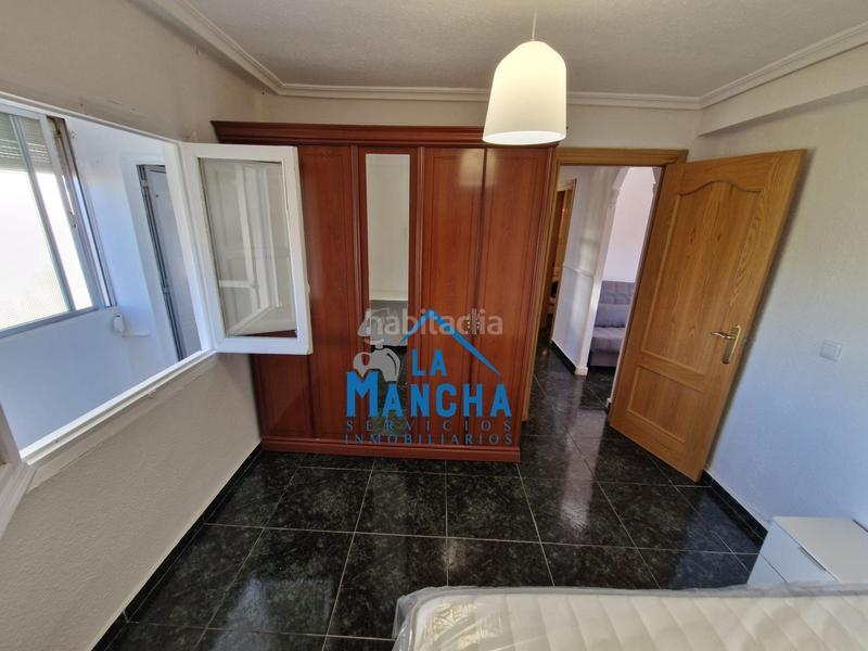 Foto af0f8a2e-0574-4177-9091-d37d8f2077b4. Alquiler piso inmobiliaria la mancha alquila habitacion para estudiantes en zona hospital en Albacete