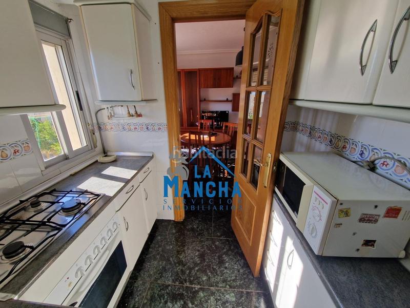 Foto ea65c6e8-eca8-4286-9cf4-93ea96280db9. Alquiler piso inmobiliaria la mancha alquila habitacion para estudiantes en zona hospital en Albacete