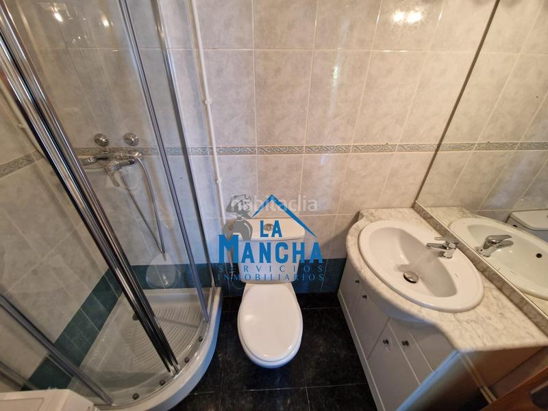 Foto ed99fa80-49f8-48ea-bd42-31a83db26949. Alquiler piso inmobiliaria la mancha alquila habitacion para estudiantes en zona hospital en Albacete