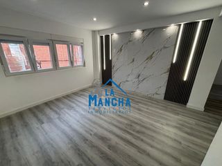 Pis  Calle churruca. 130.000 inmobiliaria la mancha vende piso reformado en zona pila