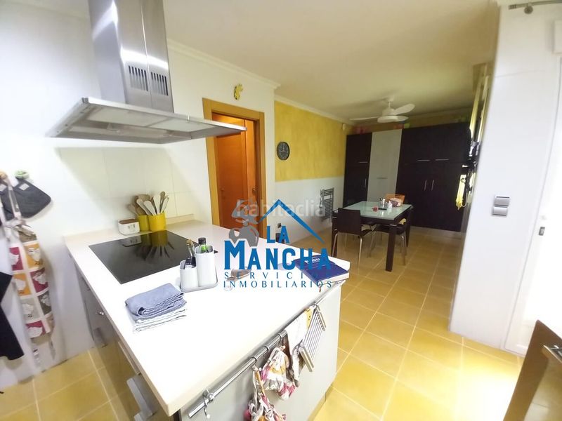 Foto a38fc3cb-8f8a-4177-8b1d-23dd3baa0ed8. Casa adossada amb calefacció aparcament piscina a Gineta (La)