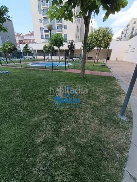 Foto b07e3718-1bd9-46d4-80c1-6ff54569e188. Piso inmobiliaria la mancha vende espectácular piso con piscina en zona imaginalia en Albacete