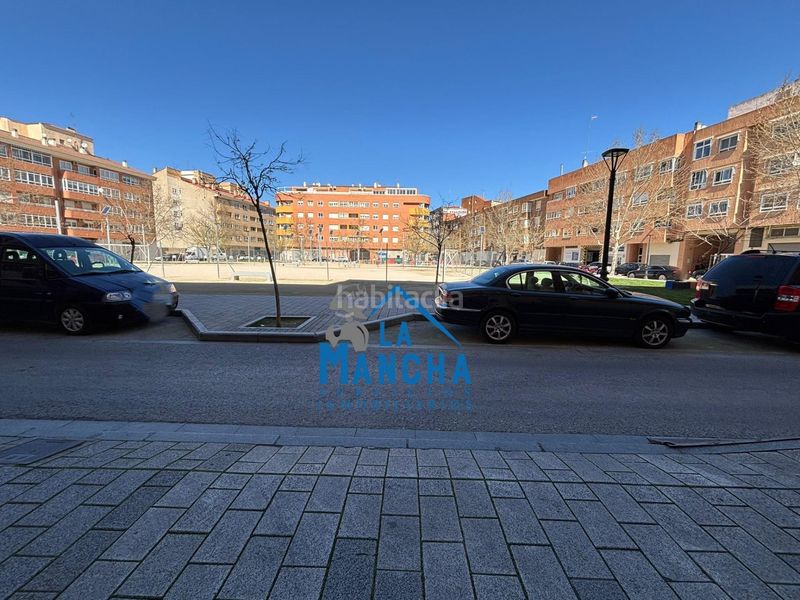 Foto e544d6b0-d382-45f3-835b-dcd1a6eff2f5. Aparcament cotxe a El Pilar Albacete