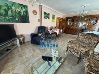 Rent Flat  Calle benavente. 850mes inmobiliaria la mancha alquila piso en zona circunvalació
